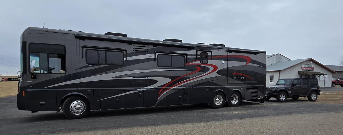 Used 2010 Winnebago Tour 42AD