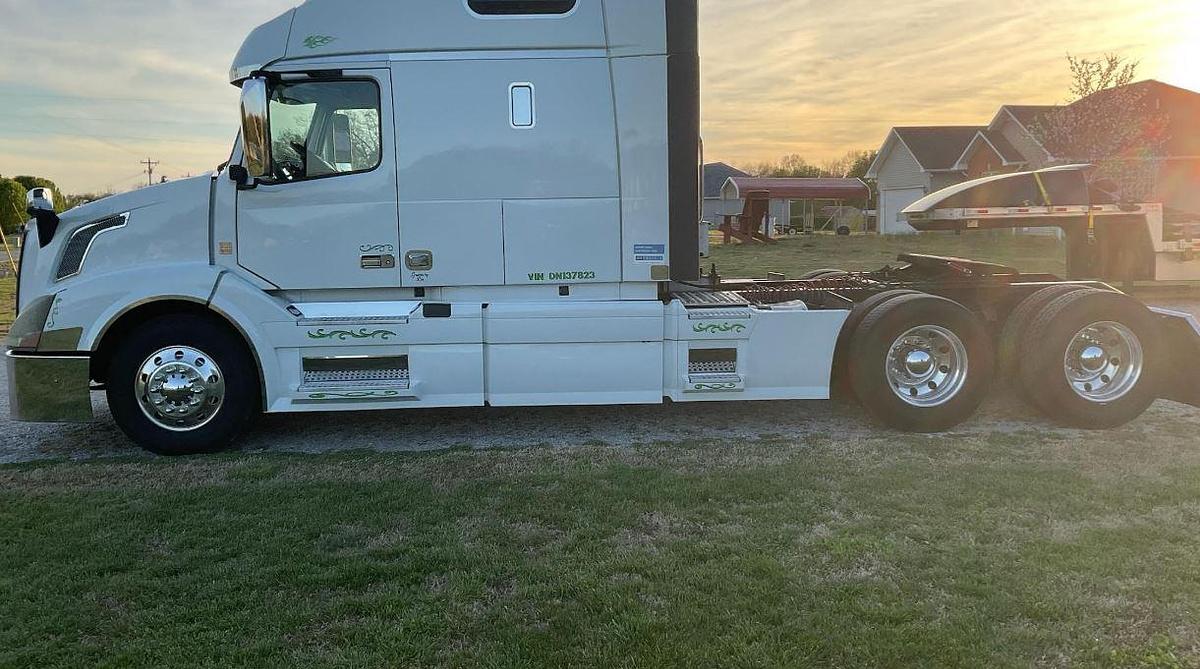 Used 2013 Volvo VNL64T670
