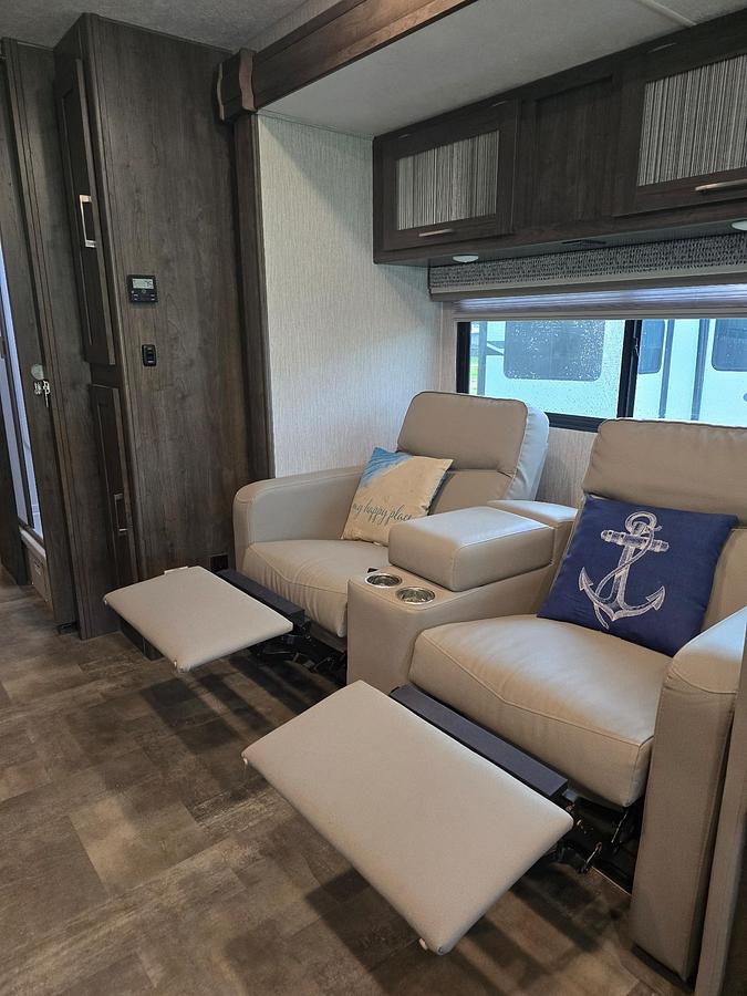 Used 2022 Coachmen Pursuit 31TS Class A Motorhome