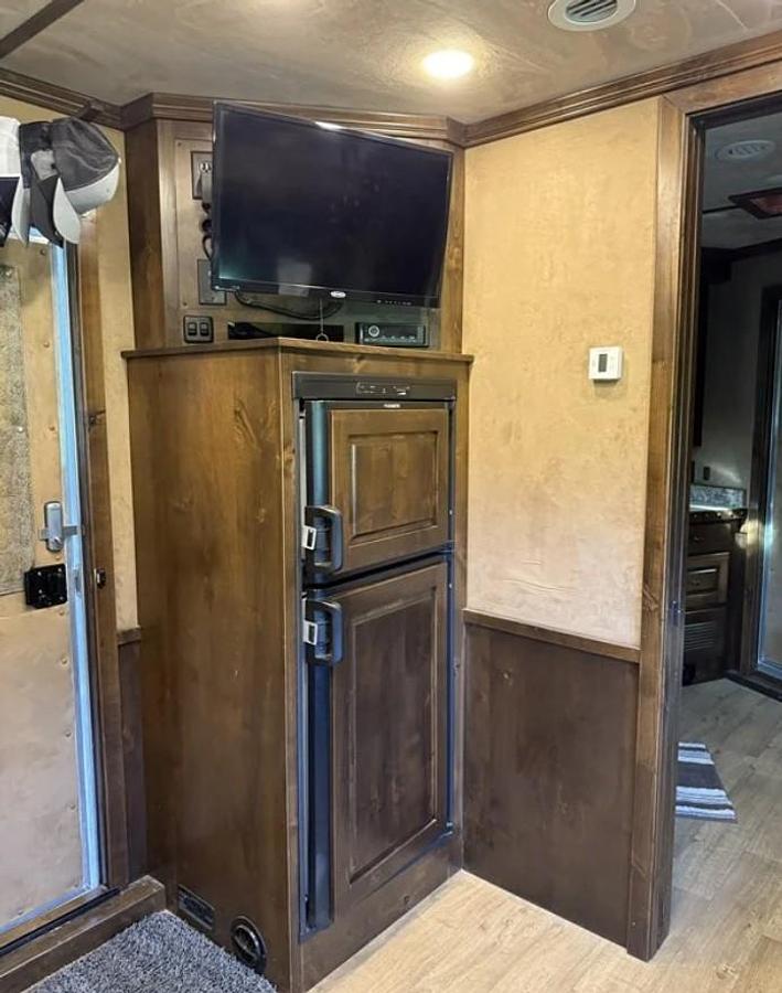 Used 2018 Cimarron Norstar 4 Horse Trailer with Living Quarters