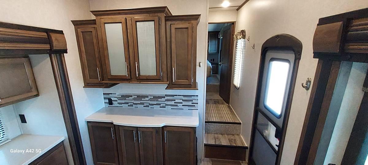 Used 2018 Keystone Cougar 30RLS Fifth Wheel