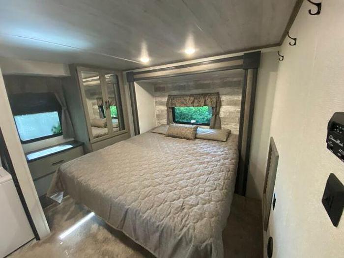 Used 2021 Keystone Residence 401LOFT