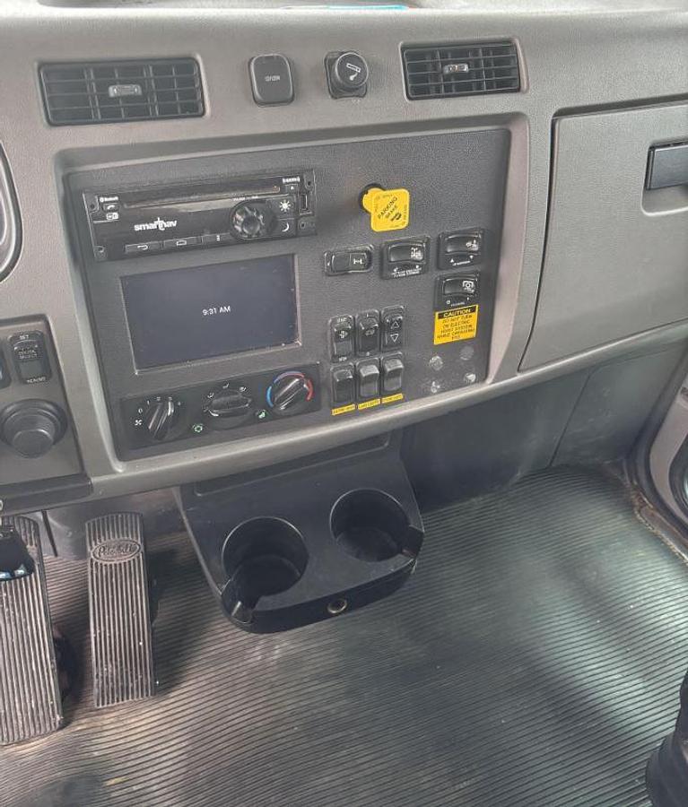 Used 2018 Peterbilt 348 Car Hauler Truck