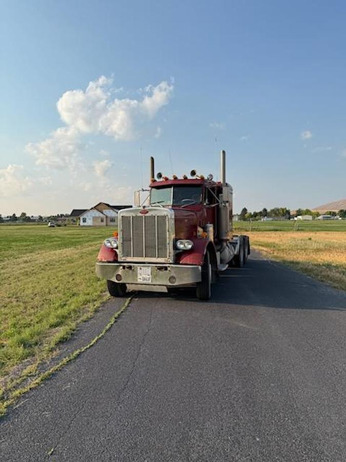 Used 1979 Peterbilt 359 Sleeper Semi Truck
