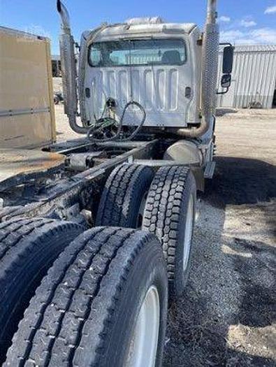 Used 2006 Freightliner Business Class M2 112