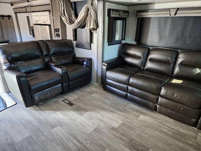 Used 2021 Keystone Montana 3761FL