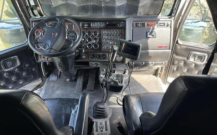 Used 2005 Kenworth W900L