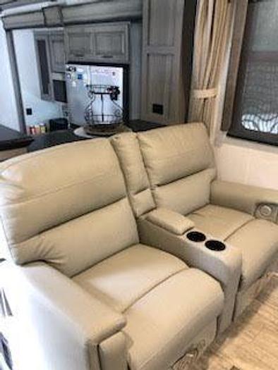 Used 2021 Keystone Montana 3760FL