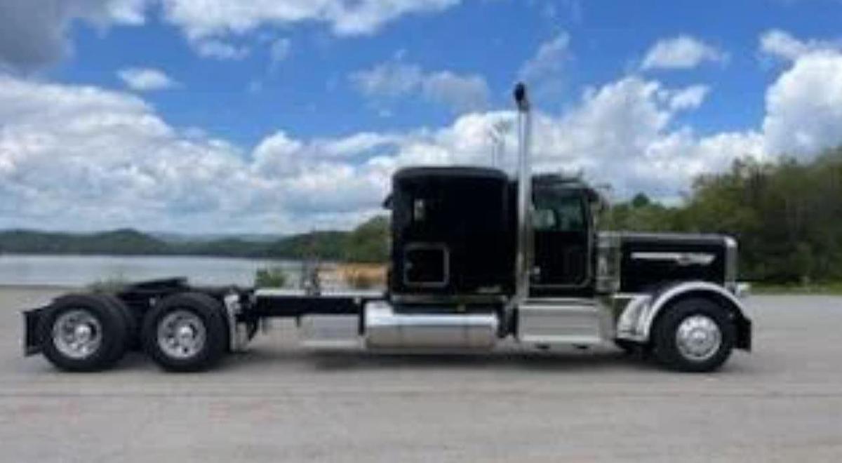 Used 2024 Peterbilt 389X Sleeper Semi Truck