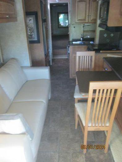 Used 2013 Winnebago Vista 30T