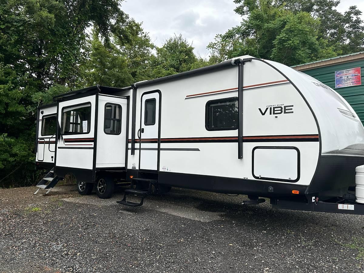 Used 2020 Forest River Vibe 33RK Travel Trailer