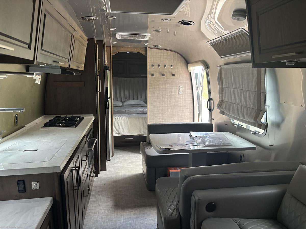 Used 2023 Airstream Classic 33