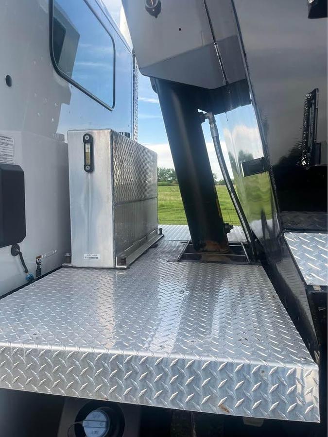 Used 2024 Kenworth T880 Dump Truck