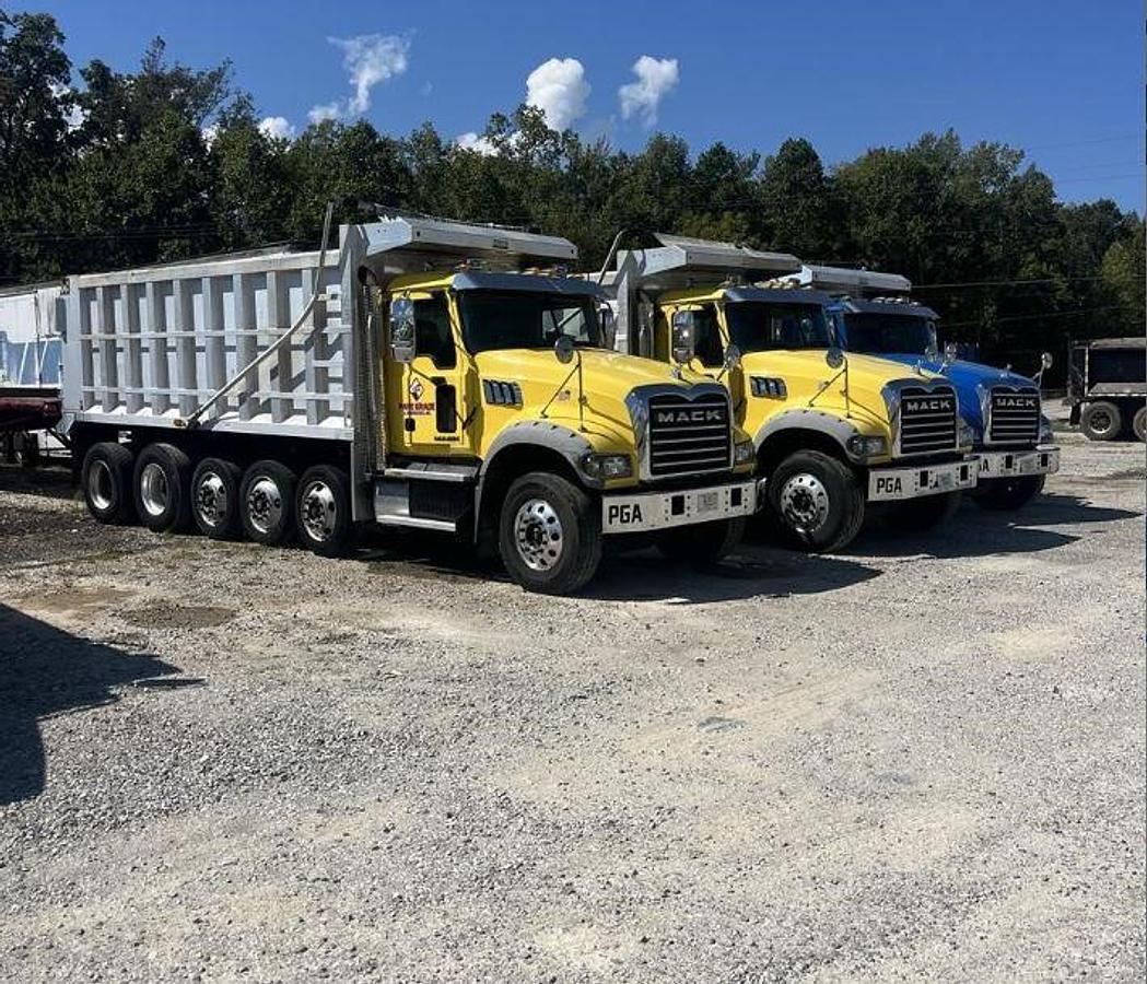 Used 2017 Mack Granite GU713
