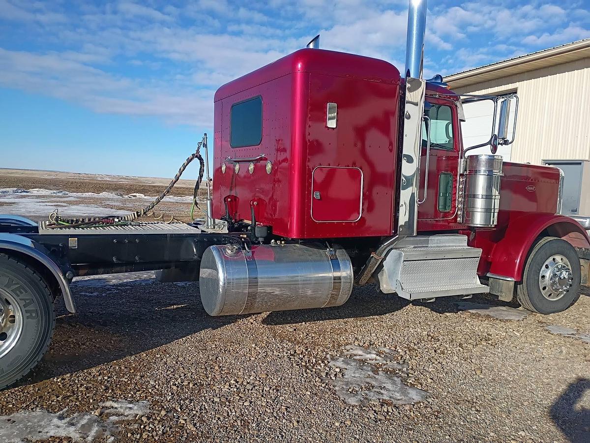 Used 2021 Peterbilt 389
