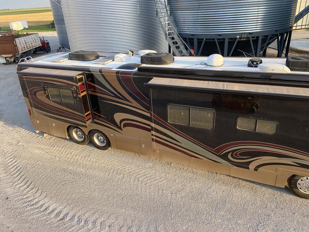 Used 2011 Monaco Camelot 43PKQ Class A Motorhome