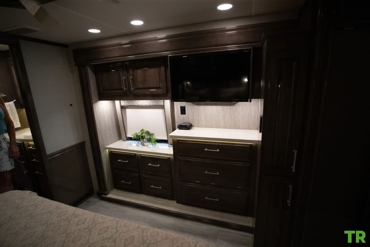 Used 2020 Entegra Aspire 44R | 450 HP Cummins Diesel | Bath & Half | Luxury Coach | Only 16,000 Miles