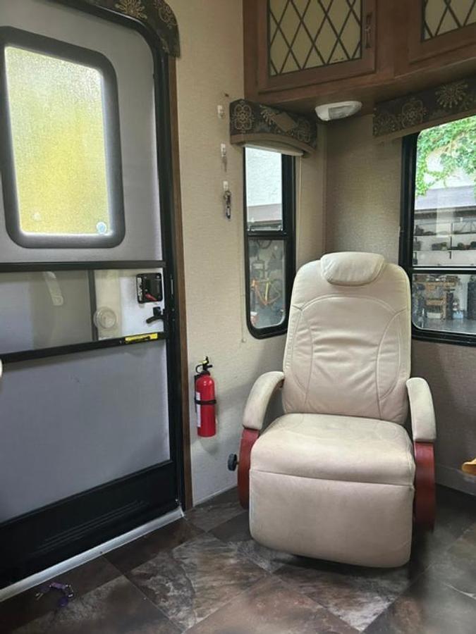 Used 2015 CrossRoads ReZerve Fifth Wheel
