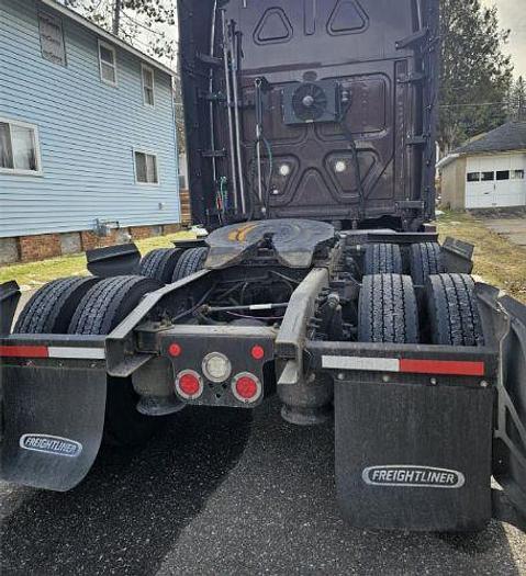 Used 2020 Freightliner CASCADIA 126