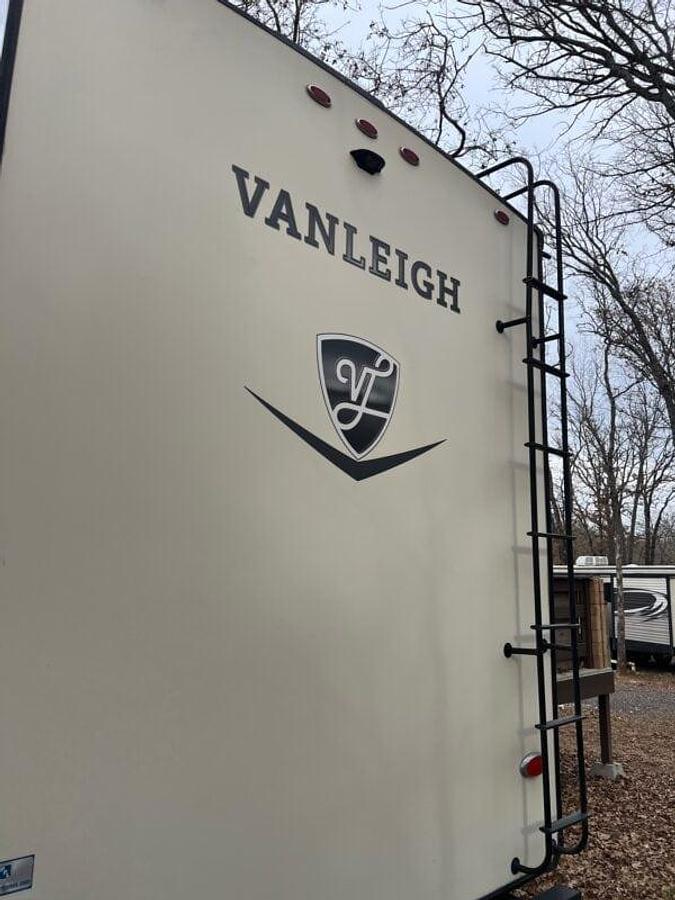Used 2019 40' Vanleigh Vilano 375FL