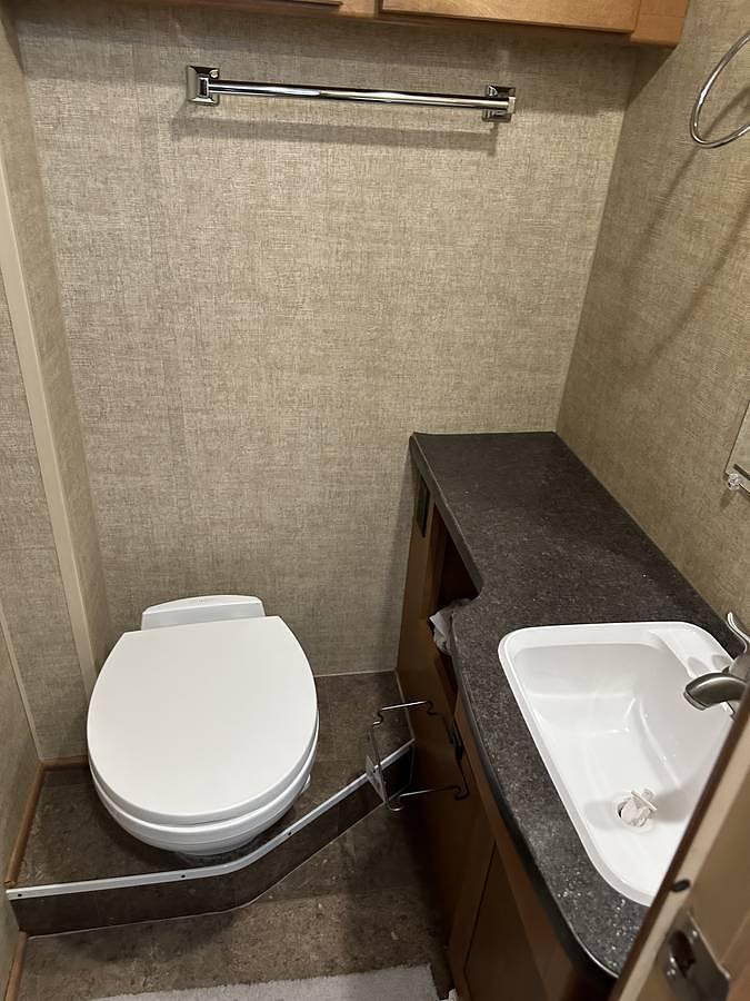 Used 2017 WINNEBAGO Minnie Winnie