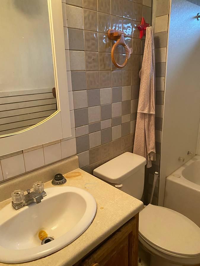 Used 1985 Mobile Home 18x75