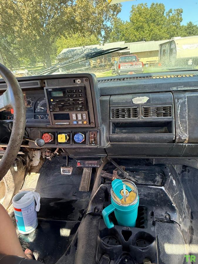 Used 2000 Chevrolet 7500 Bucket Truck