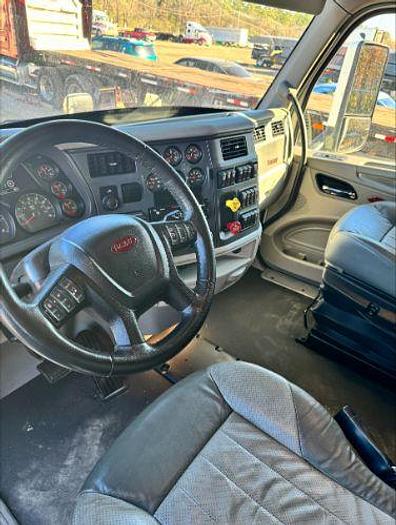 Used 2022 Peterbilt 579