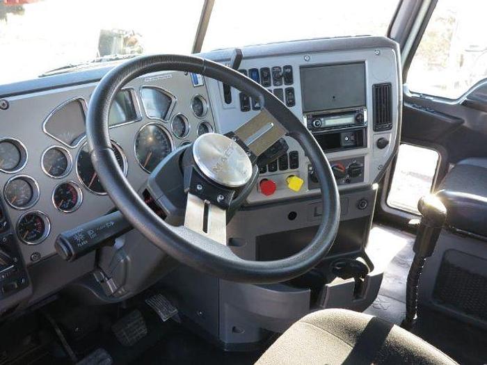 Used 2015 Mack Pinnacle CXU613