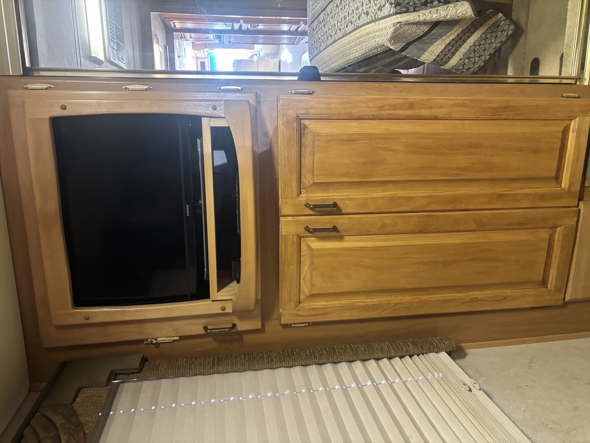 Used 2004 Safari Sahara 40DST