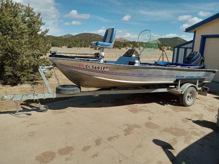 Used 1990 Bass Dominator 16 ft boat