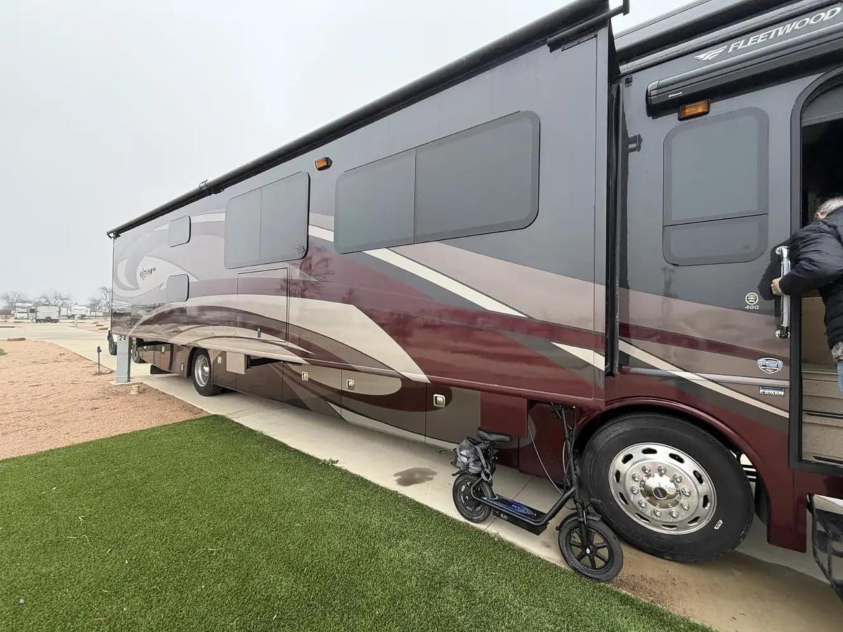 Used 2018 Fleetwood Discovery LXE 40G