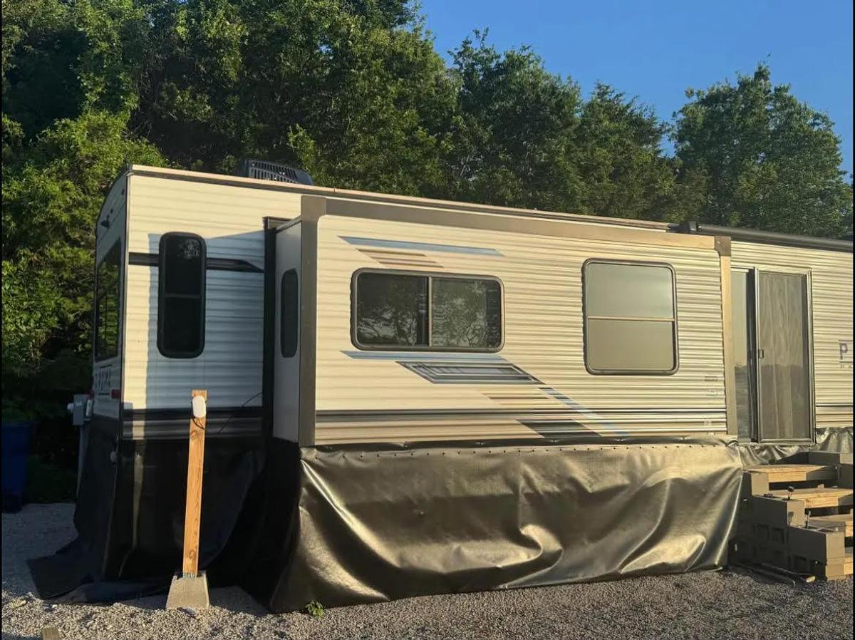 Used 2023 Palomino Puma Destination 38RLB Park Model