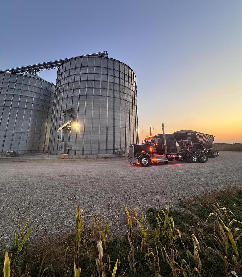 Used 2025 Kenworth W900 Sleeper Semi Truck 565 HP Cummins