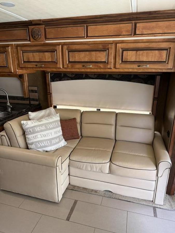 Used 2012 MONACO KNIGHT 40DT