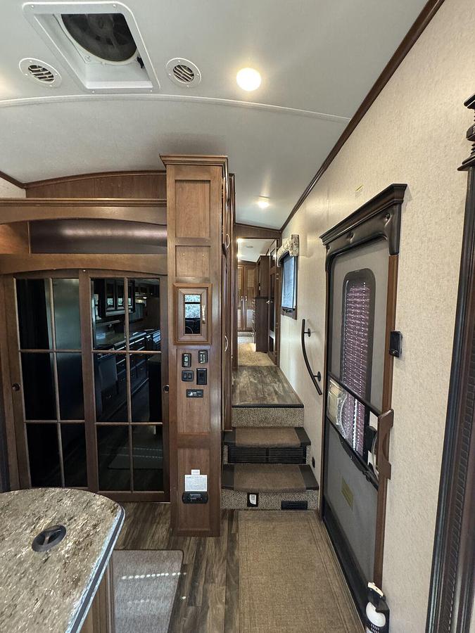 Used 2017 Jayco Pinnacle 36KPTS