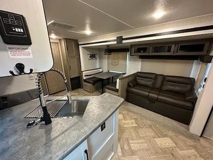 Used 2022 Palomino Puma 32BHQS