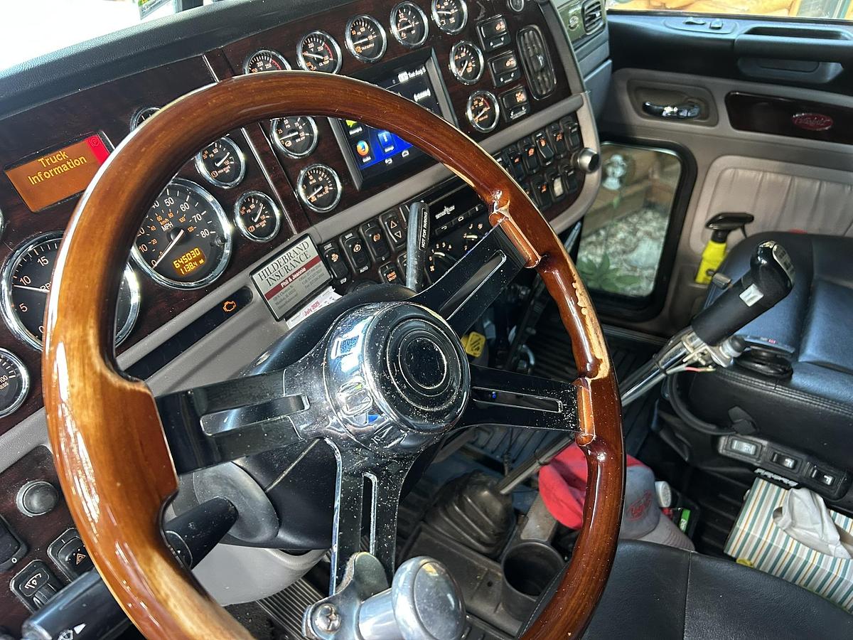 Used 2020 Peterbilt 389 Sleeper Semi Truck