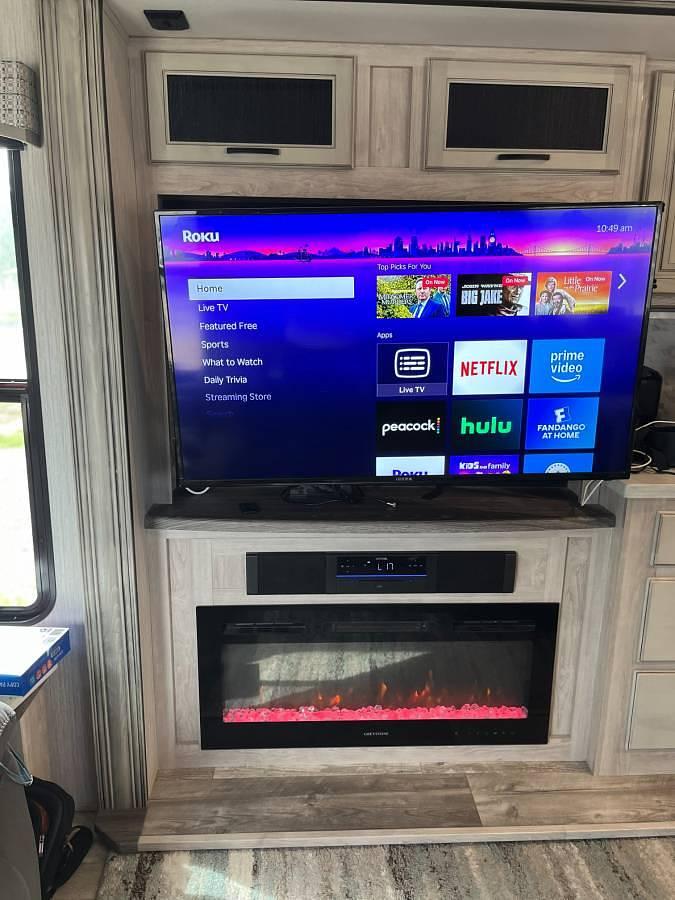 Used 2022 Forest River Sandpiper 321RL Luxury Fifth Wheel