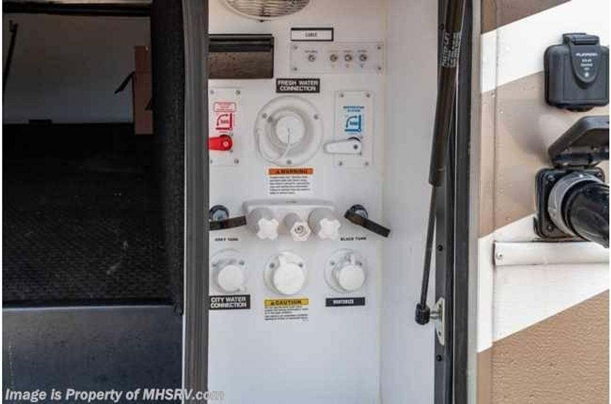 Used 2017 Dutchmen Voltage Epic V3900