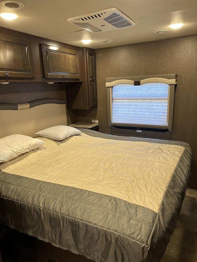Used 2018 Thor Motor Coach Windsport 29M