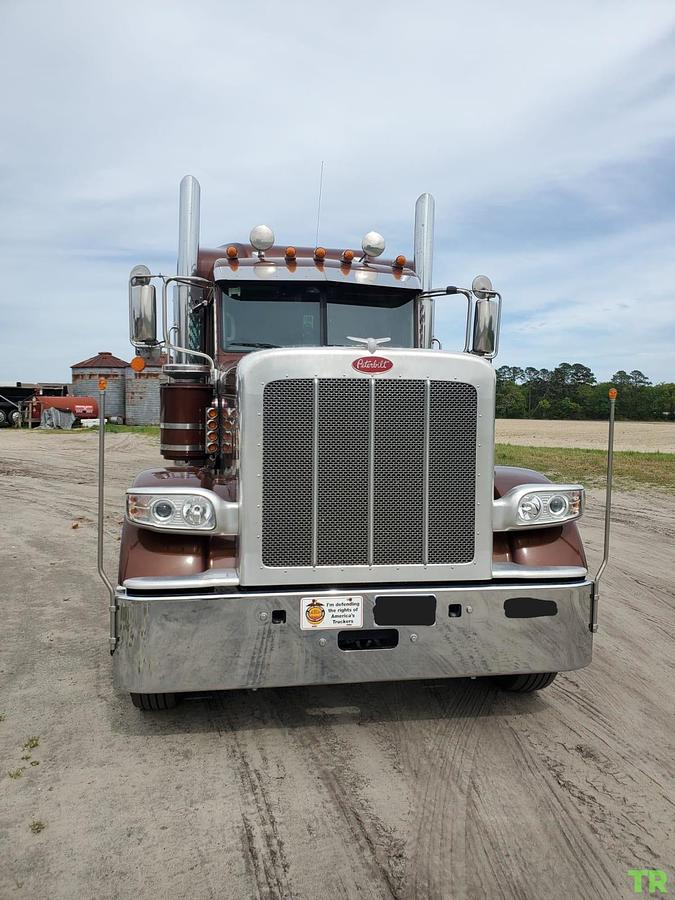 Used 2022 Peterbilt 389