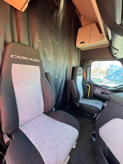 Used 2020 Freightliner CASCADIA 126