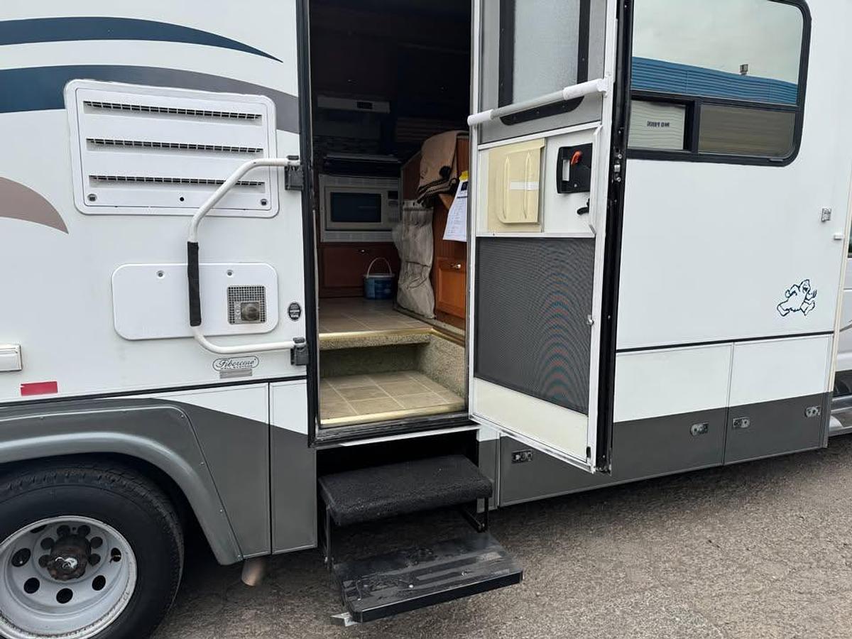 Used 2004 Bigfoot 30MH29SL Class C Motorhome