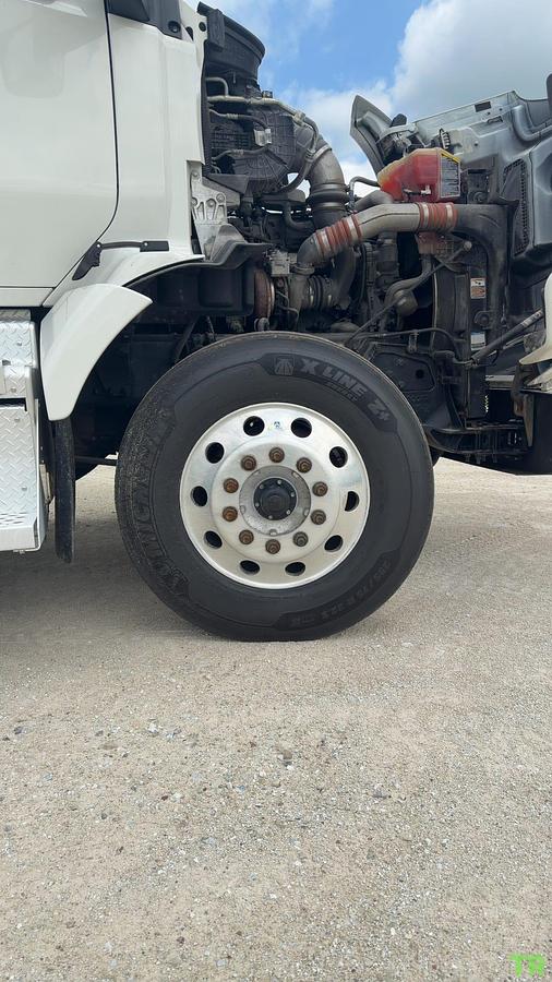 Used 2021 Kenworth T880
