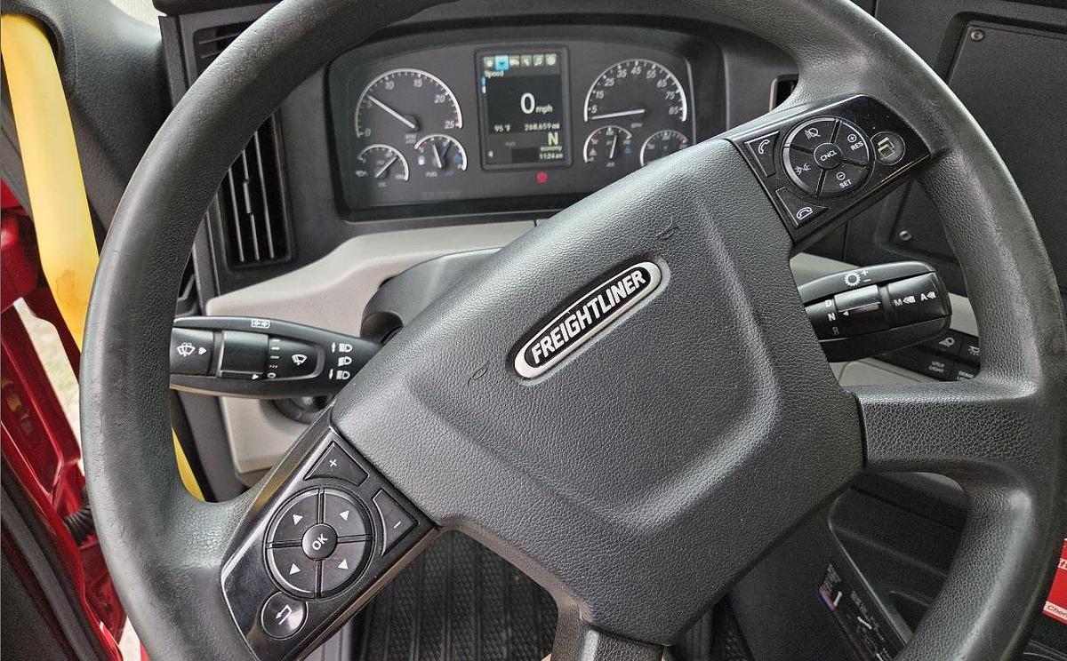 Used 2021 Freightliner Cascadia 116