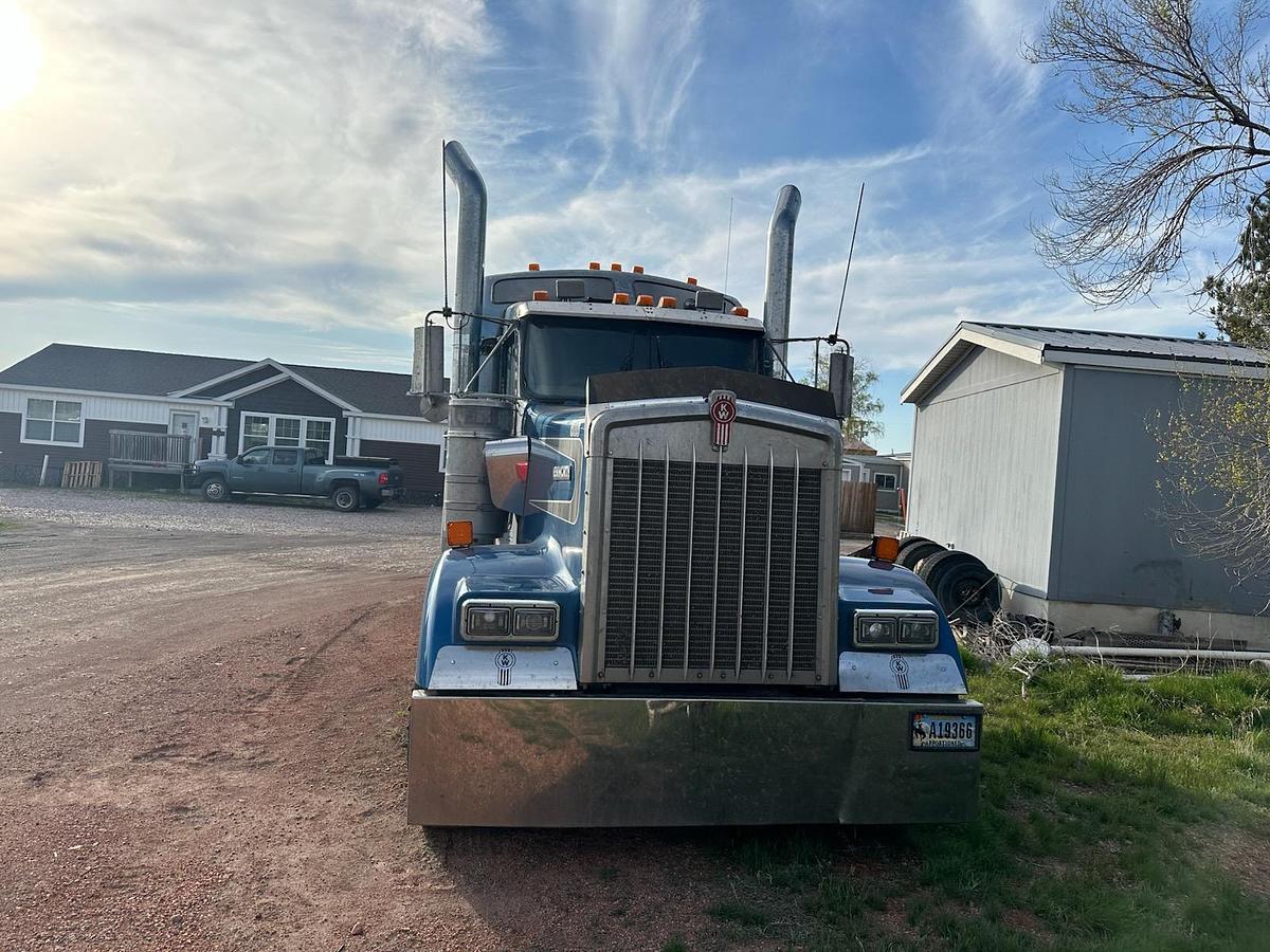 Used 2006 Kenworth W900 Conventional Sleeper Semi