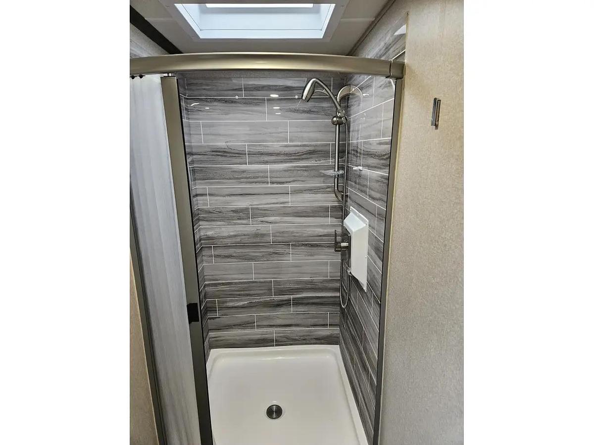 Used 2022 Dynamax Isata 5 30FW