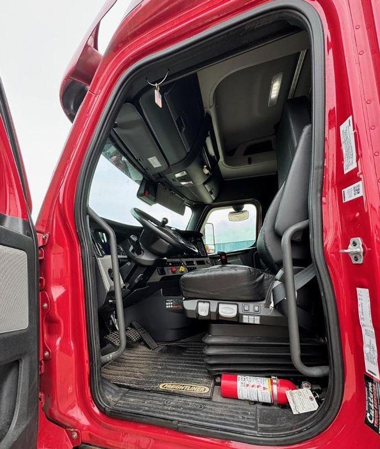 Used 2022 FREIGHTLINER CASCADIA 126