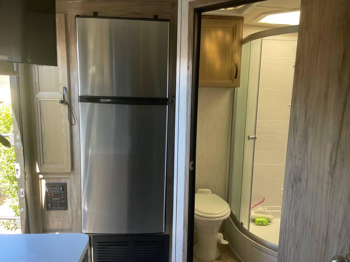 Used 2022 Palomino Solaire 24 ft 205SS